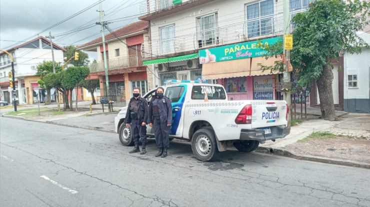 Policías salvaron la vida de un bebé